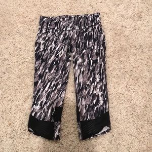 BRAND NEW Under Armour crop leggings size XS/S